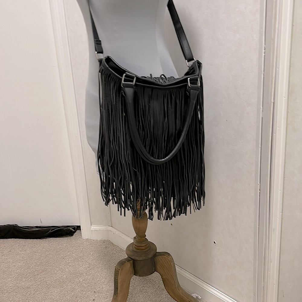 Black Boho purse. Shoulder Straps and Arm handles. Mossimo brand. Snap closure.